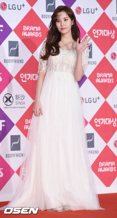 [PIC][31-12-2016]SeoHyun tham dự "SBS Drama Awards 2016" vào tối nay Tumblr_oj22f5n7001sewbc1o1_500