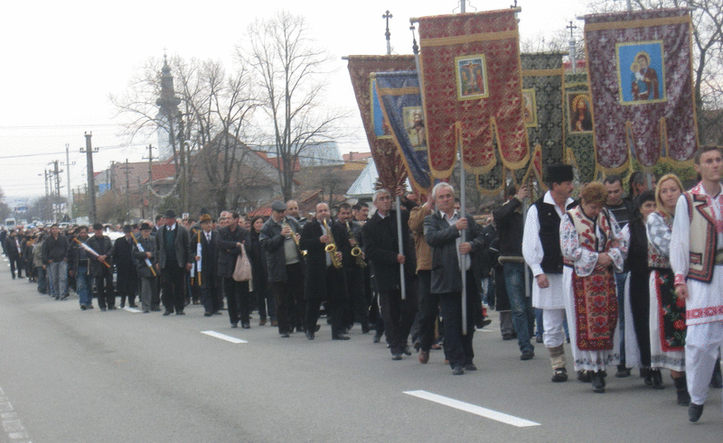 ÎN MEMORIA CELOR PLECAȚI DINTRE NOI - Pagina 2 Inmormantare%203.jpg