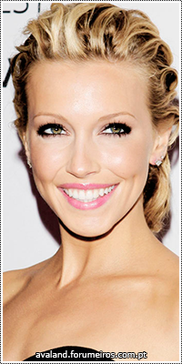 Katie Cassidy 17772675_8b1YY