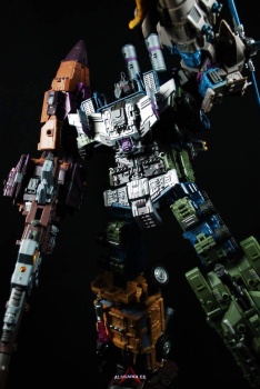 [Warbotron] Produit Tiers - Jouet WB01 aka Bruticus - Page 5 09JNIFLf