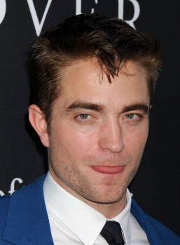 10 Agosto - Fotos en la Premiere de The Rover en Regency Village Y Bruin Theatres - Westwood, CA!!! 3CPLKkN9