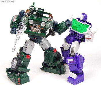 [Masterpiece Tiers] MAKETOYS MTRM-02Y GUNDOG aka HOUND - Sortie Octobre 2015 - Page 3 7F3dJJ4W