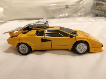 [Masterpiece Tiers] OMNIGONIX V-01 SPINOUT aka SUNSTREAKER - Sortie Début 2016 - Page 3 B8qLkCS3