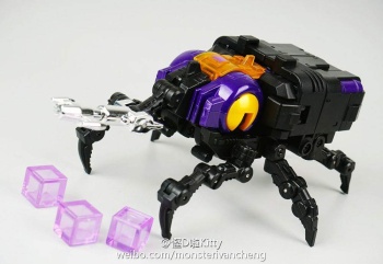 [Fanstoys] Produit Tiers - Jouet FT-12 Grenadier / FT-13 Mercenary / FT-14 Forager - aka Insecticons - Page 2 EoaBuwne