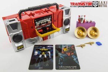 [Masterpiece Tiers] KFC TOYS TRANSISTOR PURE RED aka BLASTER - Sortie Janvier 2015 GmCsZtcn