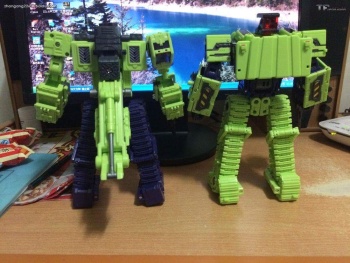 [Combiners Tiers] TOYWORLD TW-C CONSTRUCTOR aka DEVASTATOR - Sortie 2016 - Page 9 GyNoyViU