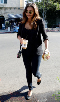 Nina Dobrev with Hilary at Alfred Coffee & Kitchen in West Hollywood (July 29) Mknuwl2I