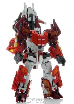 [Combiners Tiers] MAKETOYS QUANTRON aka COMPUTRON - Sortie Aout 2014 QtL2hJuV