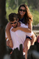 Nina Dobrev with her boyfriend Austin Stowell in Saint-Tropez (July 24) YHNs4xEd