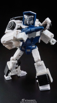 [Masterpiece Tiers] X-TRANSBOTS MM-VII HATCH aka TAILGATE - Sortie Fevrier 2016 - Page 2 AMmJYQMW