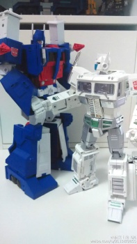 [Masterpiece Tiers] KO MP-10U ULTRA MAGNUS - Sortie Mars 2015 HZcg0e68