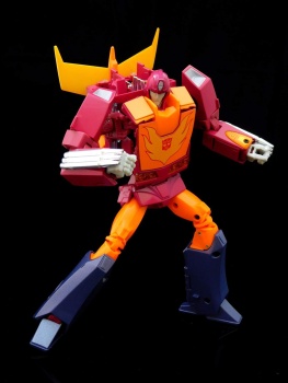 [Masterpiece] MP-28 Hot Rod/Météorite ― MP-40 Targetmaster Hot Rod/Météorite - Page 3 LGJTSOAz