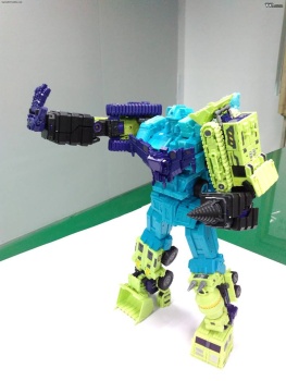 [Toyworld] Produit Tiers - Jouet TW-C Constructor aka Devastator/Dévastateur (Version vert G1 et jaune G2) - Page 2 PuofsRoe