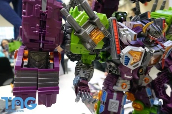 [Masterpiece Tiers] MAKETOYS MCB-03 PANDINUS aka SCORPONOK - Sortie Avril 2016 - Page 3 UGZ5KMf6