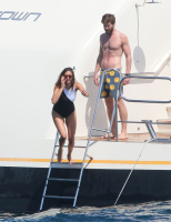 Nina Dobrev and Asustin Stowell enjoy the ocean off the cost the French Riviera (July 26) YCu5ZZQa