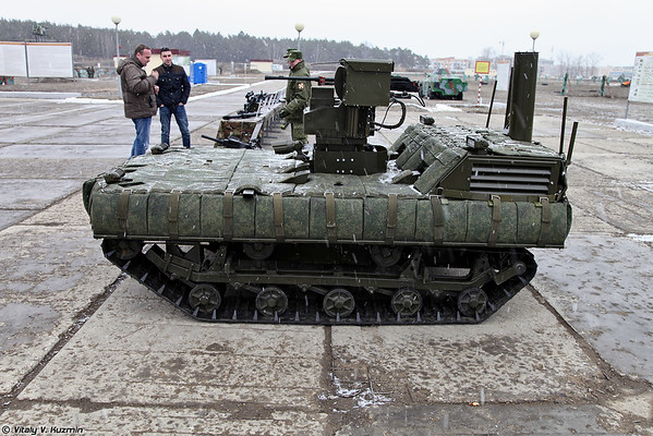 الروبوت القتالي الروسي  MRK-002-BG-57 VVday2015_52-M