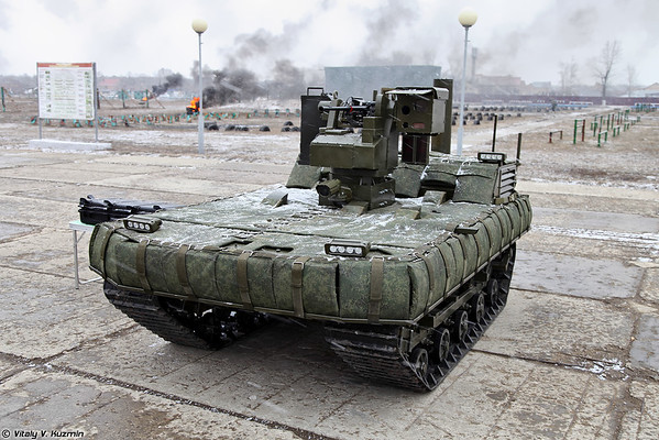 الروبوت القتالي الروسي  MRK-002-BG-57 VVday2015_51-M