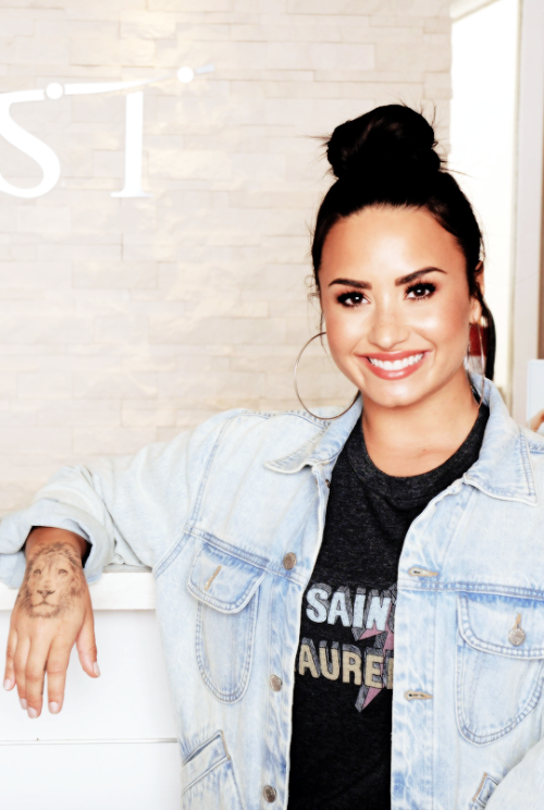 demetria lovato.  - Página 4 Tumblr_p6f2ttSO1Y1reubyfo1_500