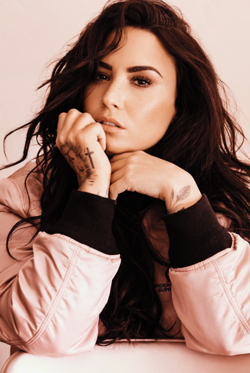 demetria lovato.  - Página 2 Tumblr_p5a3s9ViHD1reubyfo1_500