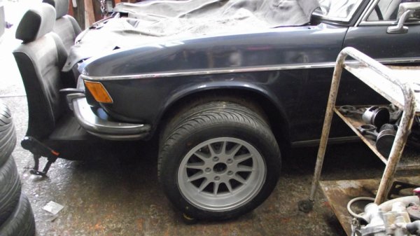 Le connard's BMW 2800 E3 : restauration 101 3140554560_1_2_9TRvGCCM