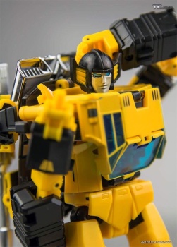 [Masterpiece Tiers] BADCUBE OTS-08 SUNSURGE aka SUNSTREAKER - Sortie Janvier 2016 - Page 4 11GwhNL7