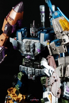 [Warbotron] Produit Tiers - Jouet WB01 aka Bruticus - Page 5 3c5E5yhC