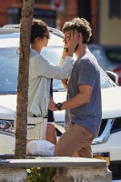 Nina Dobrev and Austin Stowell in NYC (August 13) 5BJx8QyM