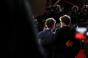 1 Julio - Nuevas/Antiguas Fotos de Rob en el estreno de "LIFE" en la Berlinale!!! 5doWpw9C