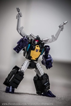 [Masterpiece Tiers] BADCUBE EVIL BUG CORP aka INSECTICONS - Sortie Septembre 2015 - Page 3 GVtBA2UZ