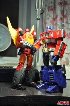 [DX9toys] Produit Tiers - Jouet D-06 Carry aka Rodimus et D-06T Terror aka Black Rodimus - Page 2 ImybdrfC