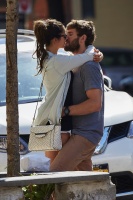 Nina Dobrev and Austin Stowell in NYC (August 13) NxrQNDgM