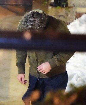 28 Enero - Nuevas Fotos de Rob en NY, hoy!!!! OpNBjofH