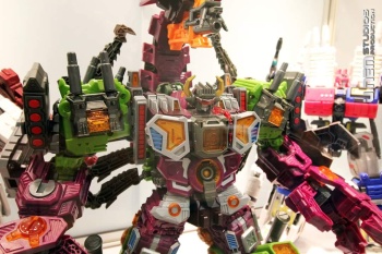 [Masterpiece Tiers] MAKETOYS MCB-03 PANDINUS aka SCORPONOK - Sortie Avril 2016 W2KxvaH1