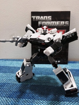 [Masterpiece Hasbro] MP-04 PROWL - Sortie Aout 2014 X5rHCbjE