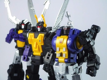 [Fanstoys] Produit Tiers - Jouet FT-12 Grenadier / FT-13 Mercenary / FT-14 Forager - aka Insecticons - Page 4 AQ82dSbO