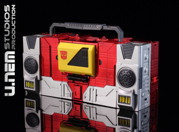 [Masterpiece Tiers] KFC TOYS TRANSISTOR aka BLASTER - Sortie Novembre 2014 EHdCcQ6G