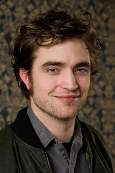 20 Julio - Nuevos/Antiguos Retratos de Rob durante la rueda de prensa de REMEMBER ME ahora en HQ!!! (2010) M2oqqsSP