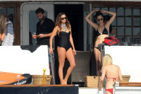 Nina Dobrev vacationing with friends in Saint-Tropez (July 21) SLIMC2uJ