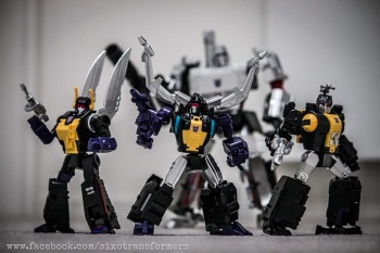 [Masterpiece Tiers] BADCUBE EVIL BUG CORP aka INSECTICONS - Sortie Septembre 2015 - Page 3 2TIWb83X