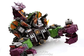 [Masterpiece Tiers] MAKETOYS MCB-03 PANDINUS aka SCORPONOK - Sortie Avril 2016 - Page 4 8dyUnxCu