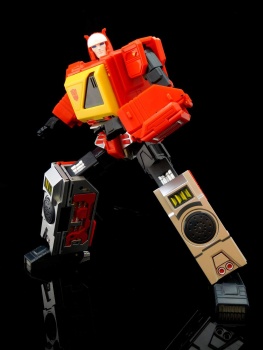 [Masterpiece Tiers] KFC TOYS TRANSISTOR PURE RED aka BLASTER - Sortie Janvier 2015 CIgYw6cx