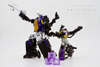 [Fanstoys] Produit Tiers - Jouet FT-12 Grenadier / FT-13 Mercenary / FT-14 Forager - aka Insecticons - Page 2 HCIky7GR