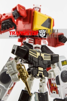 [Masterpiece Tiers] KFC TOYS TRANSISTOR PURE RED aka BLASTER - Sortie Janvier 2015 RSuDrJkx