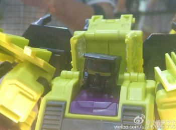 [Combiners Tiers] GENERATION-TOY GRAVITY BUILDER aka DEVASTATOR - Sortie 2015-2016 - Page 4 T93C2znk