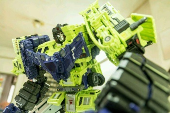 [Combiners Tiers] TOYWORLD TW-C CONSTRUCTOR aka DEVASTATOR - Sortie 2016 - Page 16 ULTe08n8