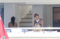 Nina Dobrev and Asustin Stowell enjoy the ocean off the cost the French Riviera (July 26) D5P9nFnf