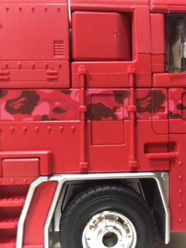 [Masterpiece Takara Tomy] MP-10R BATHING APE RED CAMO OPTIMUS PRIME - Sortie Novembre 2015 ESfIePWw