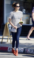  Nina Dobrev heads to a medical building chatting on her cell (June 03) FY6XQMa9