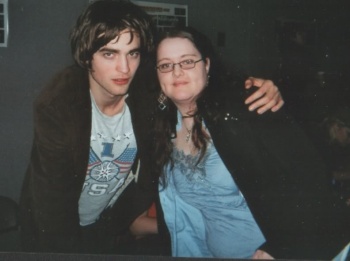 11 Julio - Nuevas/Antiguas fotos de Rob en Collectormania!!! (2006) JKtHgIb7