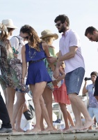 Nina Dobrev with her boyfriend Austin Stowell in Saint-Tropez (July 24) M2VMmnmN